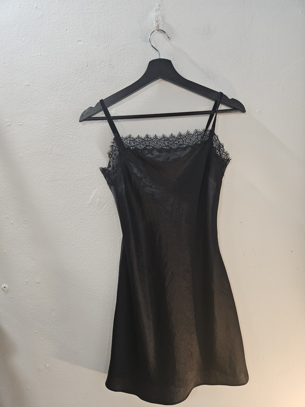 Aritzia Wilfred Lace Slip Dress
